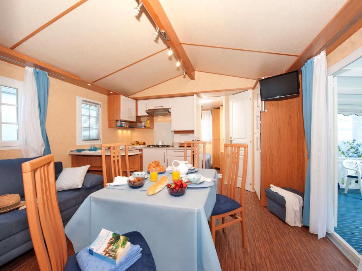 Holiday Home Maxi Caravan Comfort By Interhome Байя-Домиция Экстерьер фото