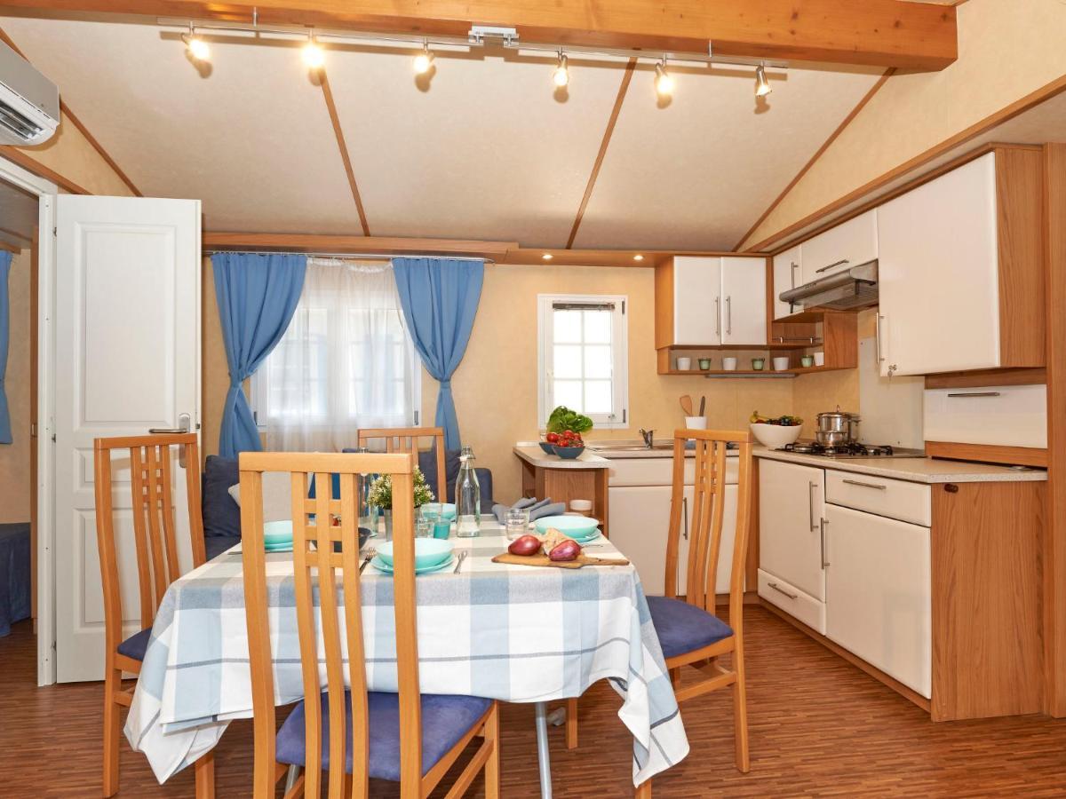 Holiday Home Maxi Caravan Comfort By Interhome Байя-Домиция Экстерьер фото