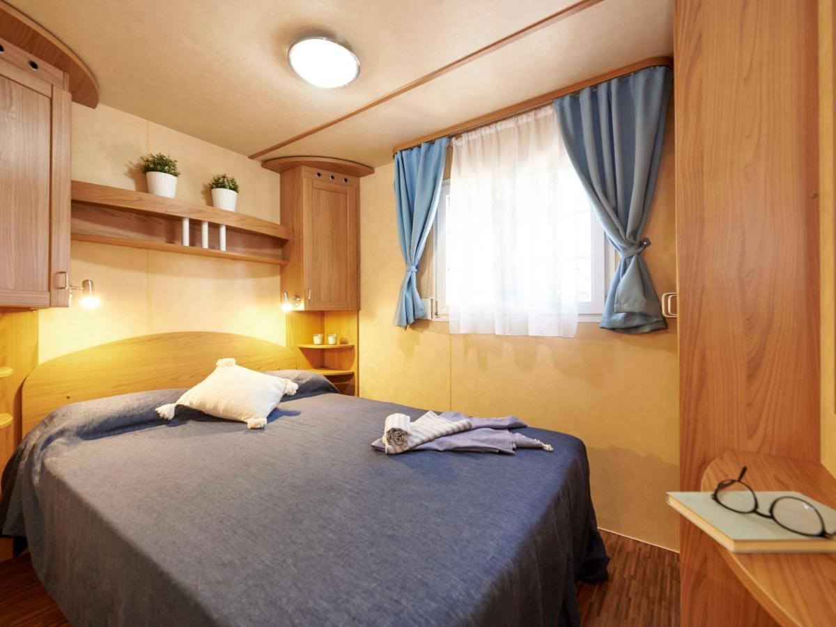 Holiday Home Maxi Caravan Comfort By Interhome Байя-Домиция Экстерьер фото